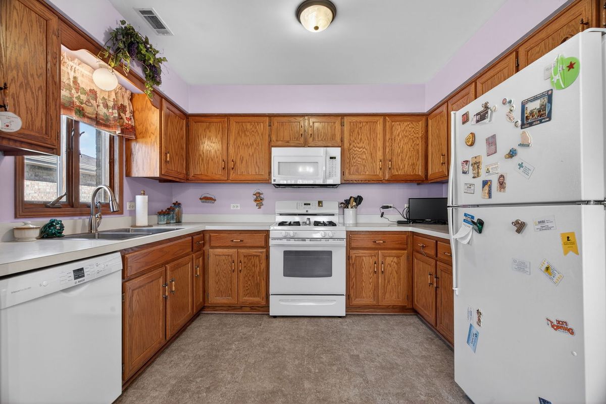 2700 Eagle Drive #2700, Joliet, IL 60436