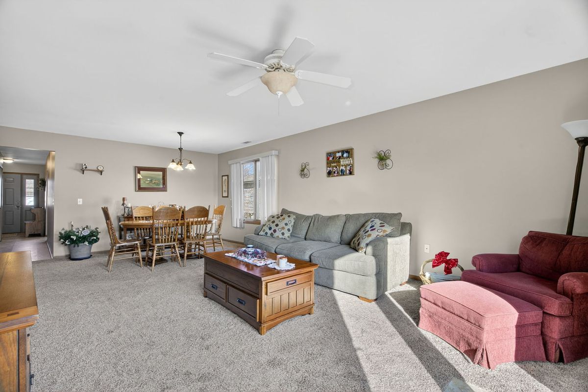 2700 Eagle Drive #2700, Joliet, IL 60436