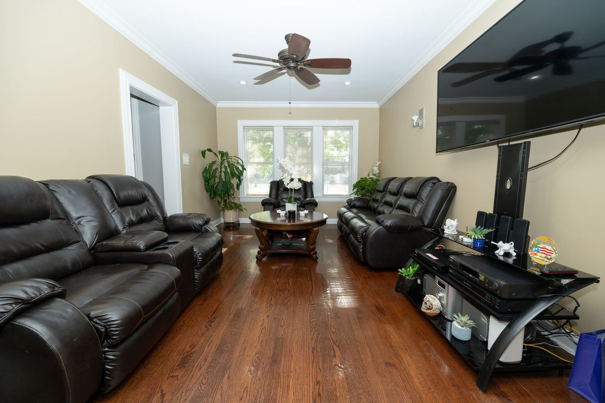 3126 S 55th Avenue, Cicero, IL 60804