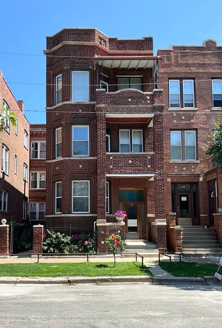 919 Leavitt Street, Chicago, IL 60622