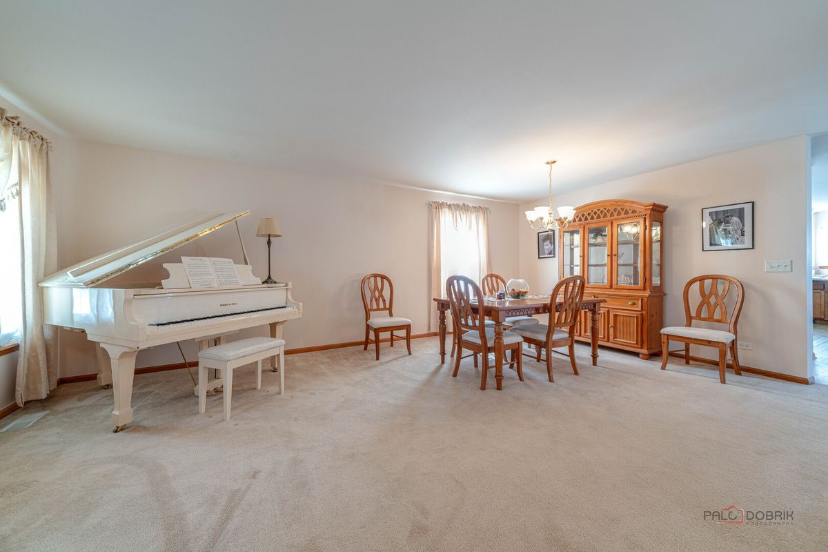 1094 Holly Drive, Antioch, IL 60002