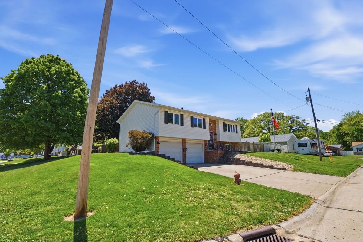 1007 7th Street, Hampton, IL 61256