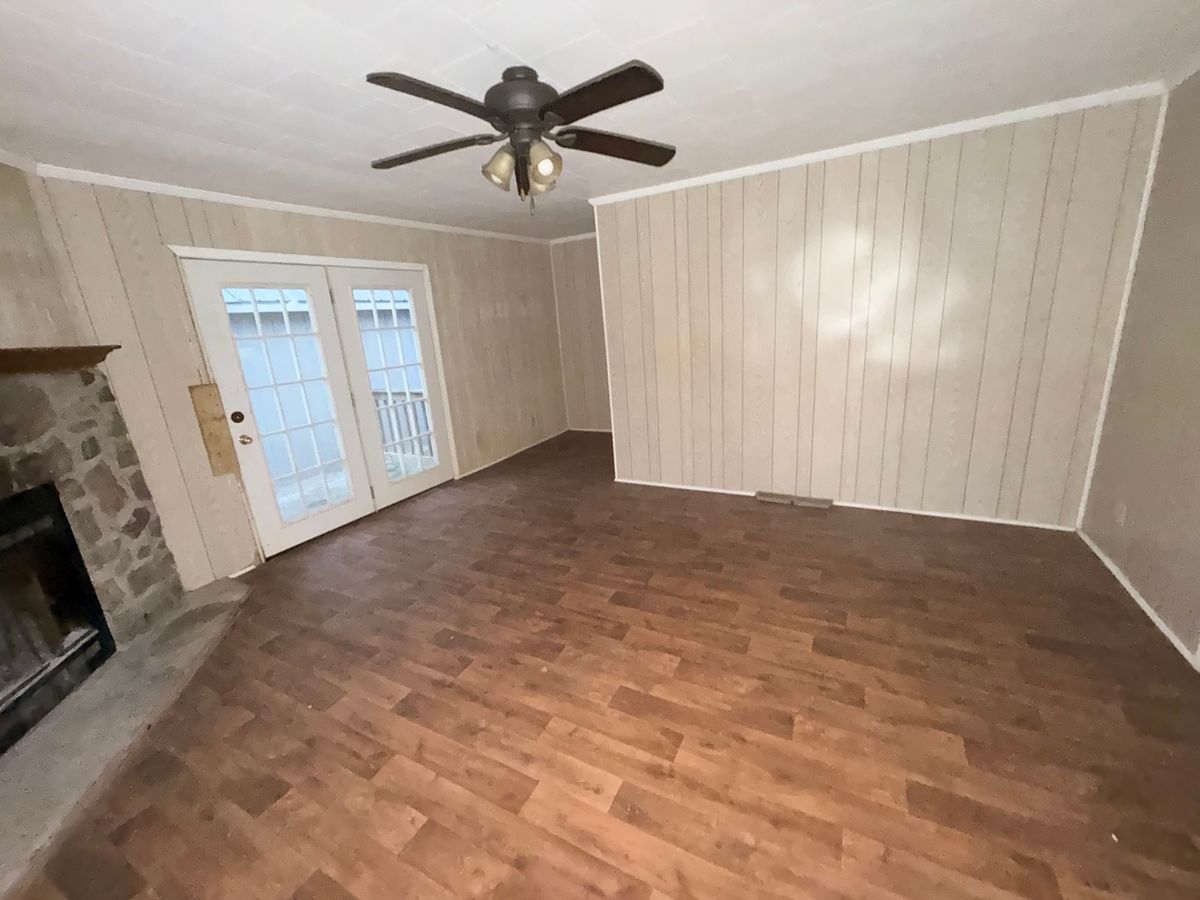 208 W Oak Street, Carrier Mills, IL 62917