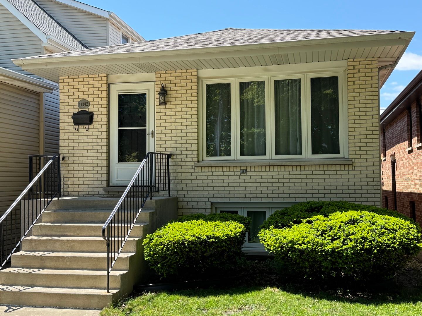 11142 S Sawyer Avenue — Chicago, IL 60655