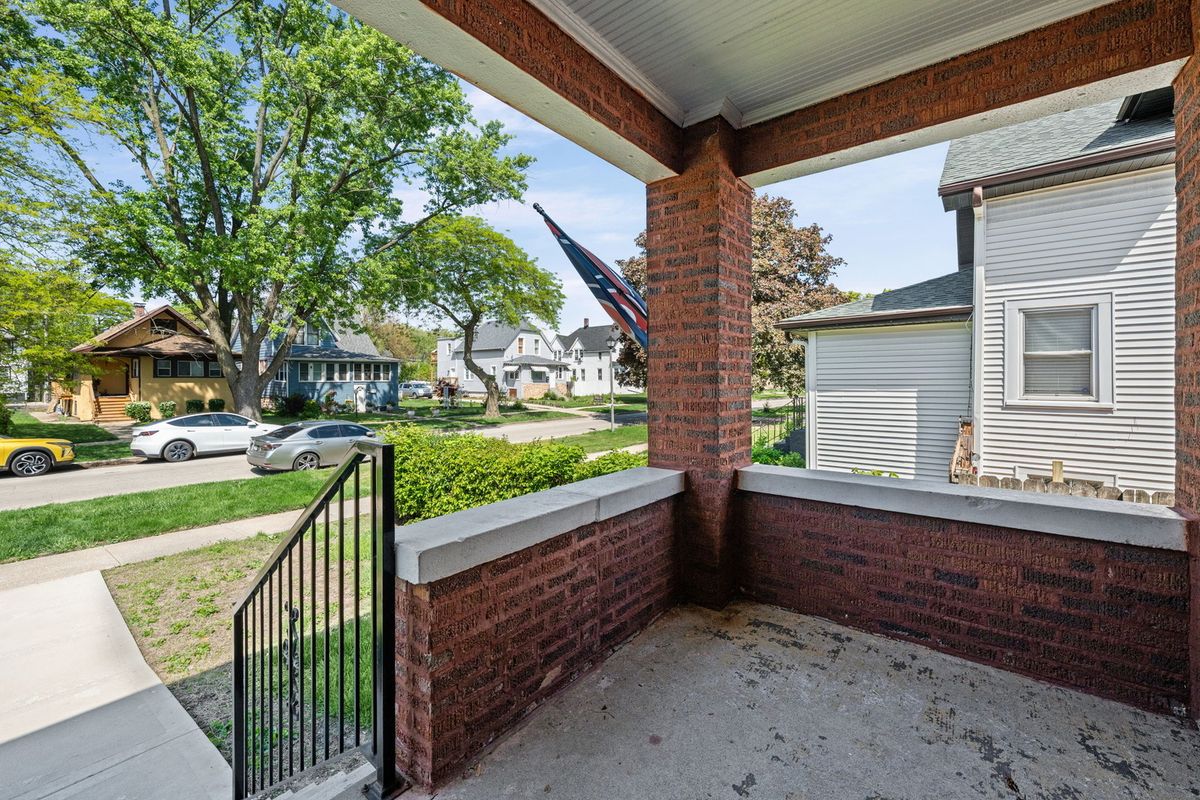 153 S 13th Avenue, Maywood, IL 60153