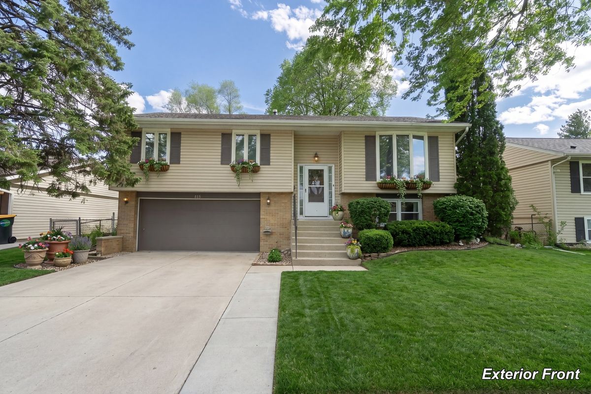 815 Oriole Drive, Streamwood, IL 60107