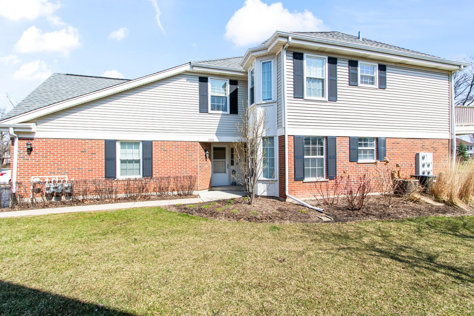 1233 S Wellington Court — Buffalo Grove, IL 60089