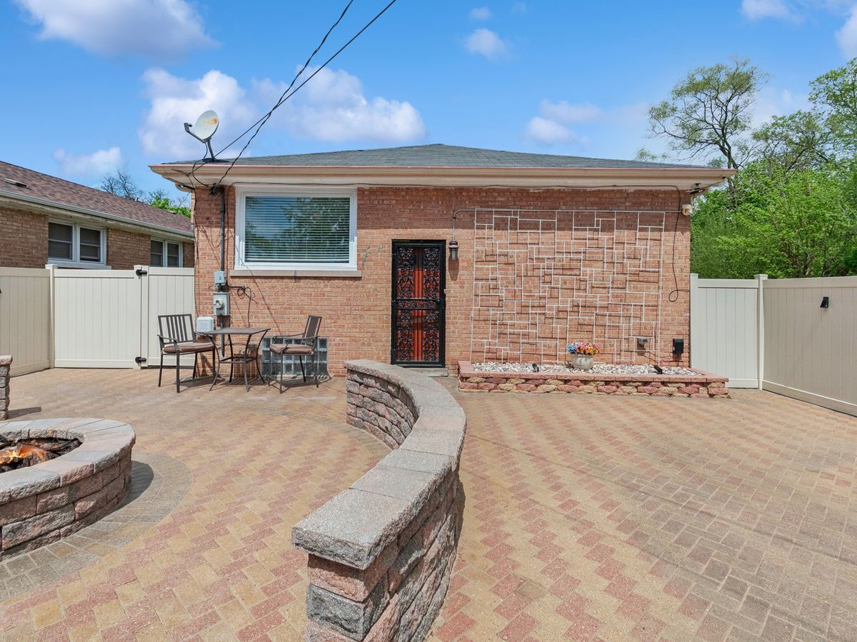 256 CALUMET Boulevard, Harvey, IL 60426