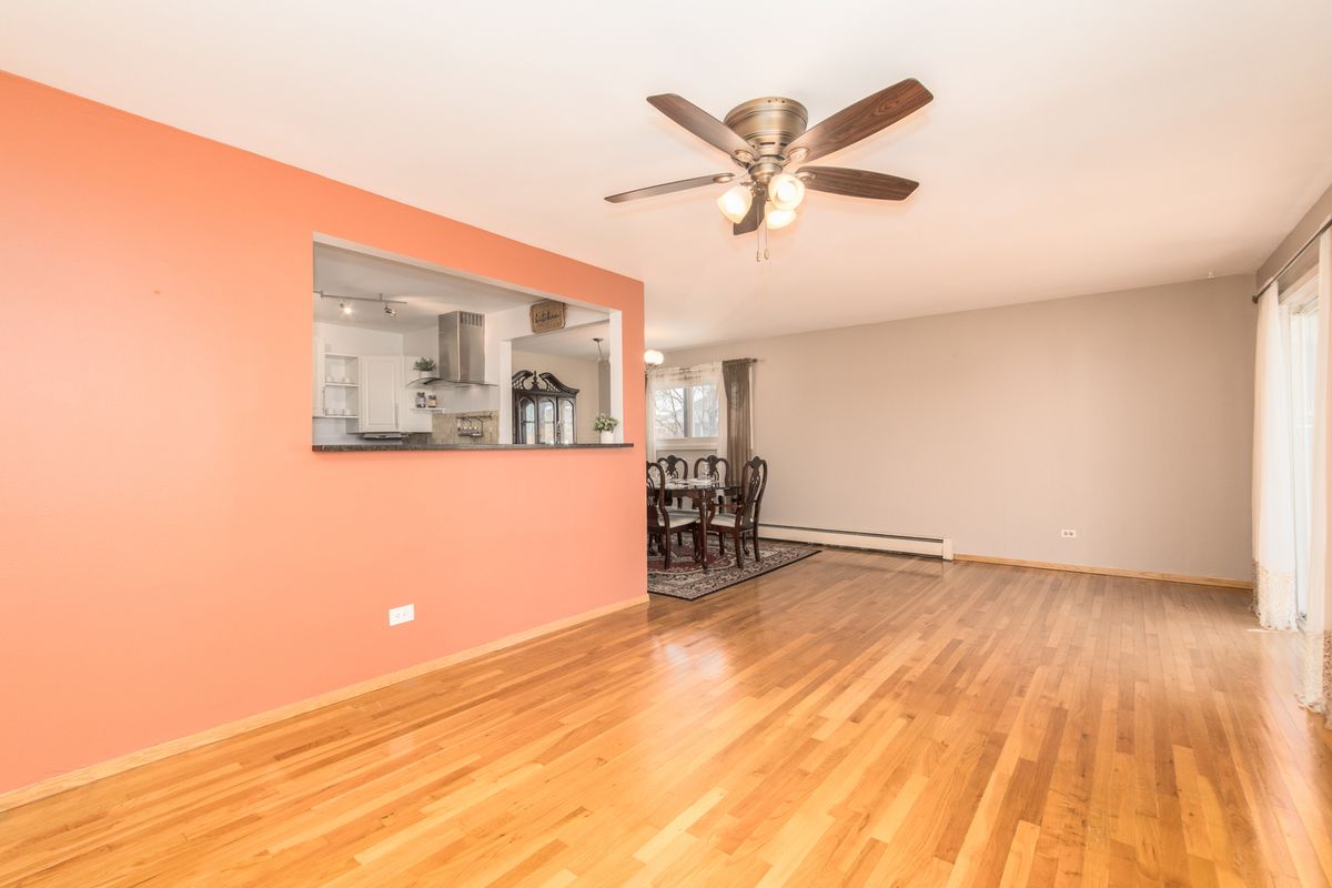 9500 Dee Road #202B, Des Plaines, IL 60016