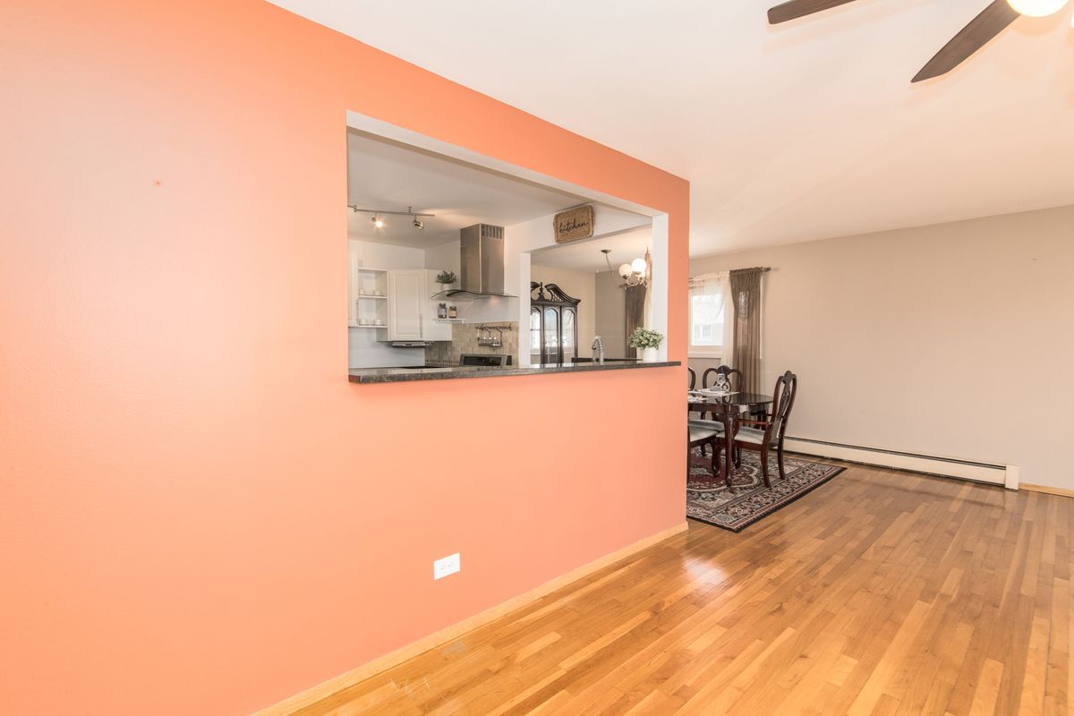 9500 Dee Road #202B, Des Plaines, IL 60016