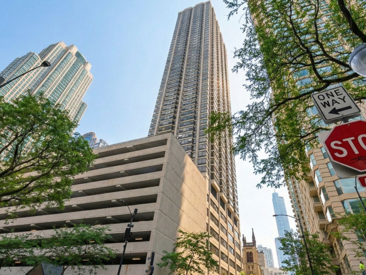 30 Huron Street, Chicago, IL 60611