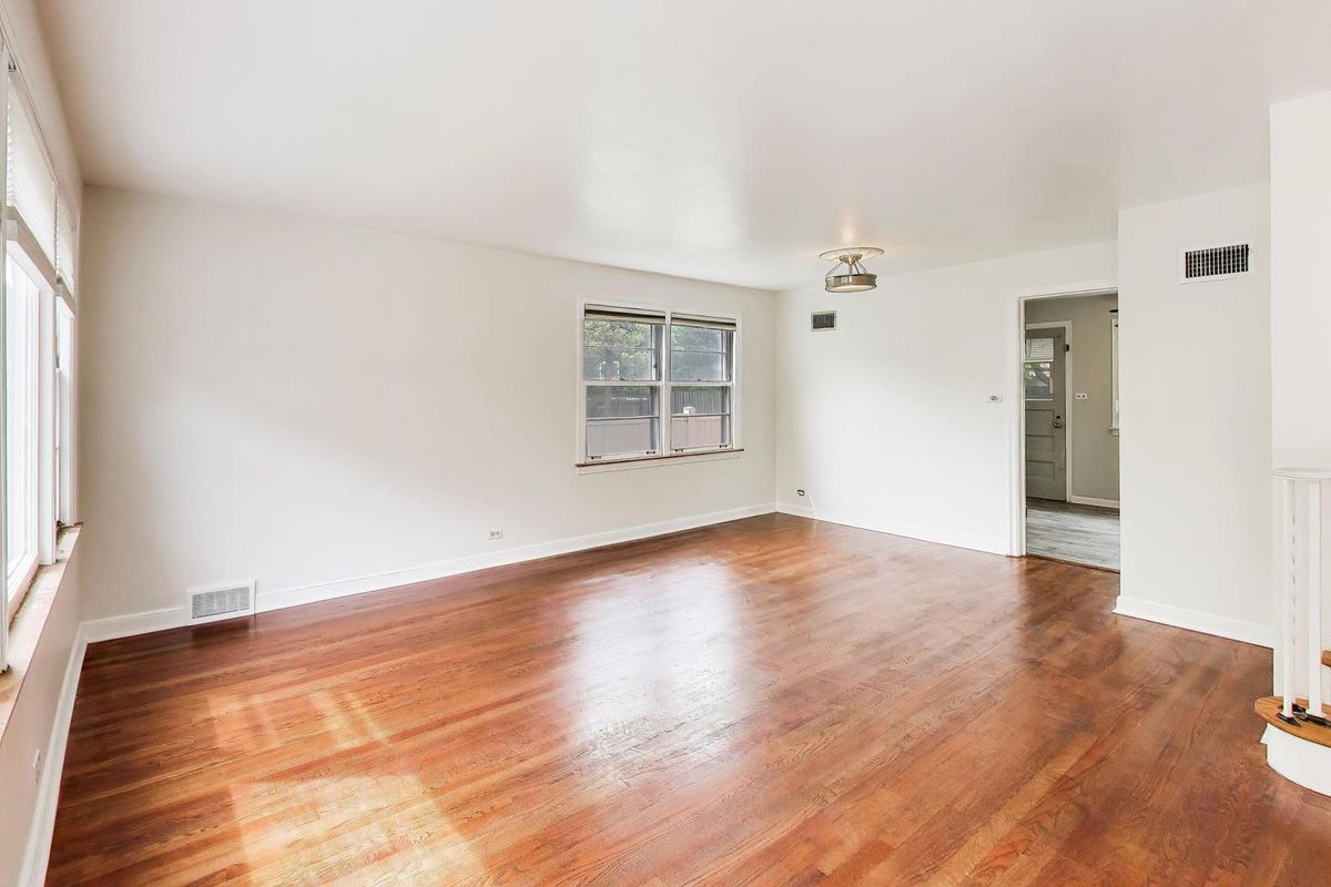7911 North Avenue #F, River Forest, IL 60305