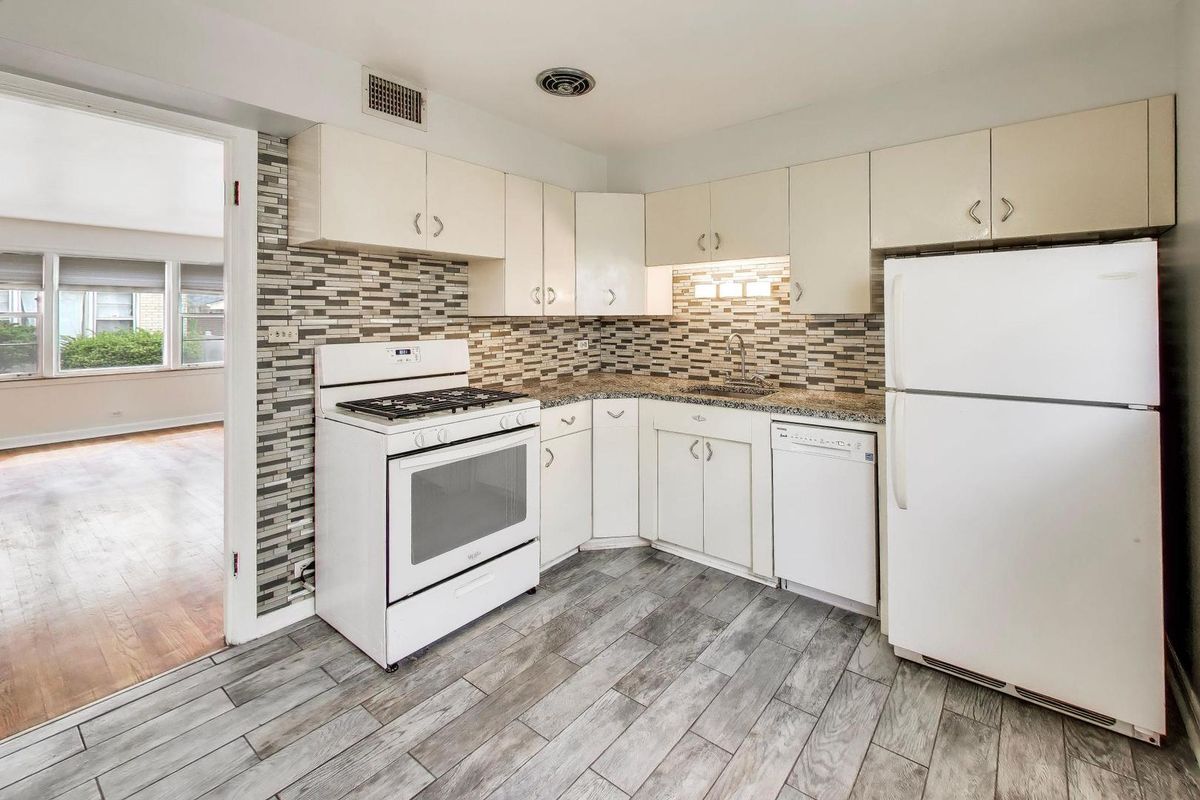 7911 North Avenue #F, River Forest, IL 60305