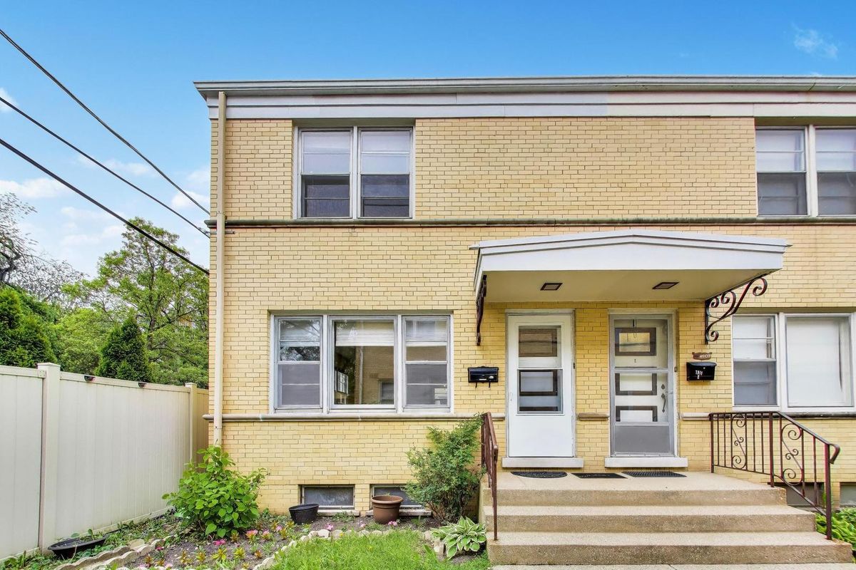 7911 North Avenue #F, River Forest, IL 60305