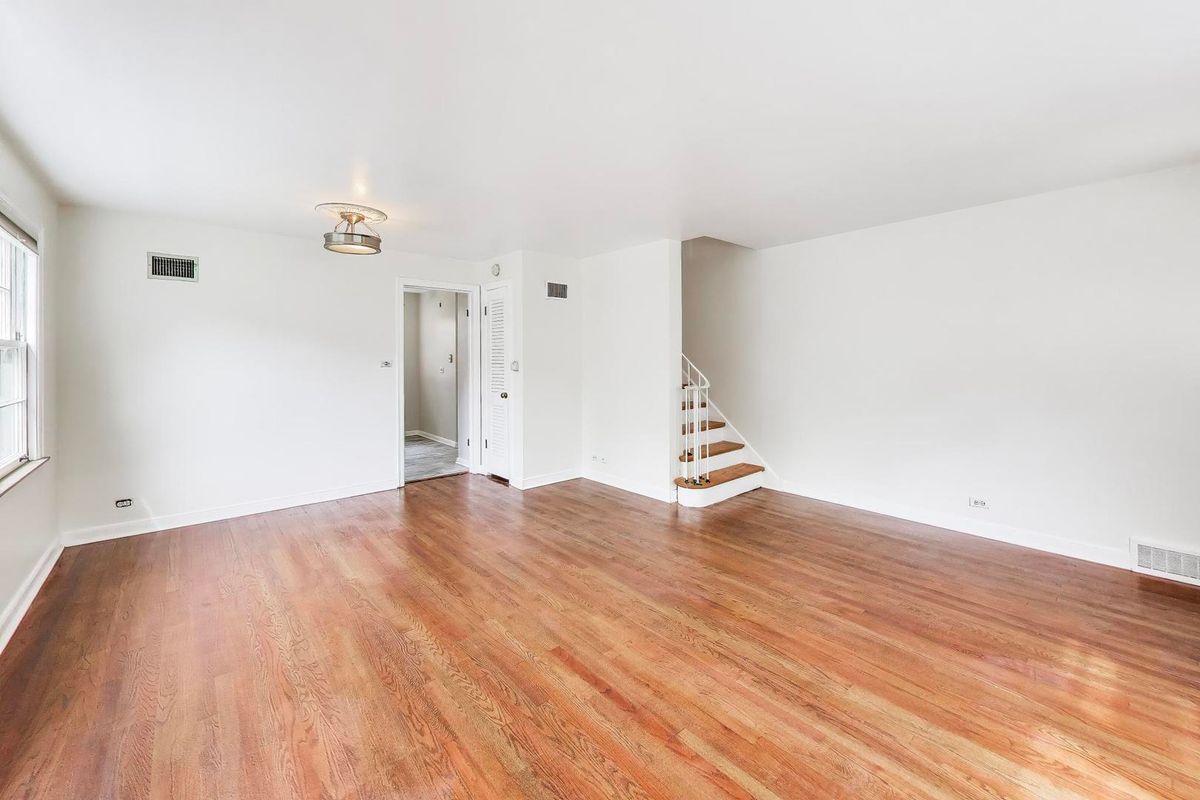 7911 North Avenue #F, River Forest, IL 60305