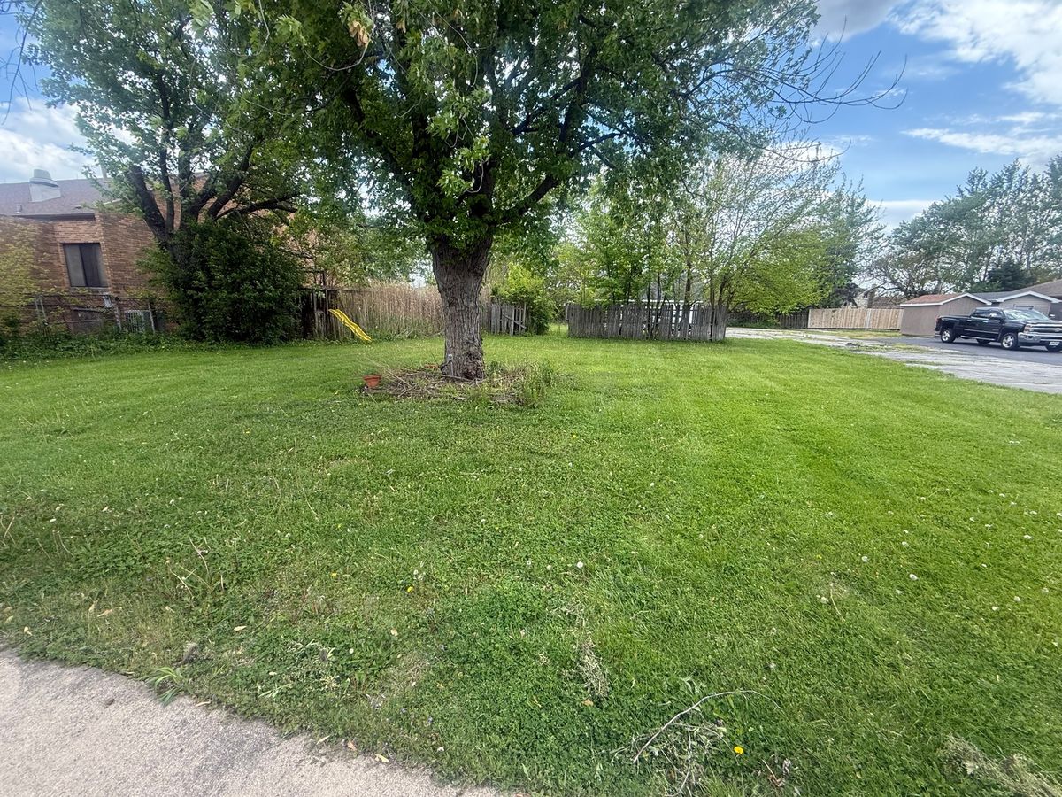 2869 Glenwood Lansing Road, Lynwood, IL 60411