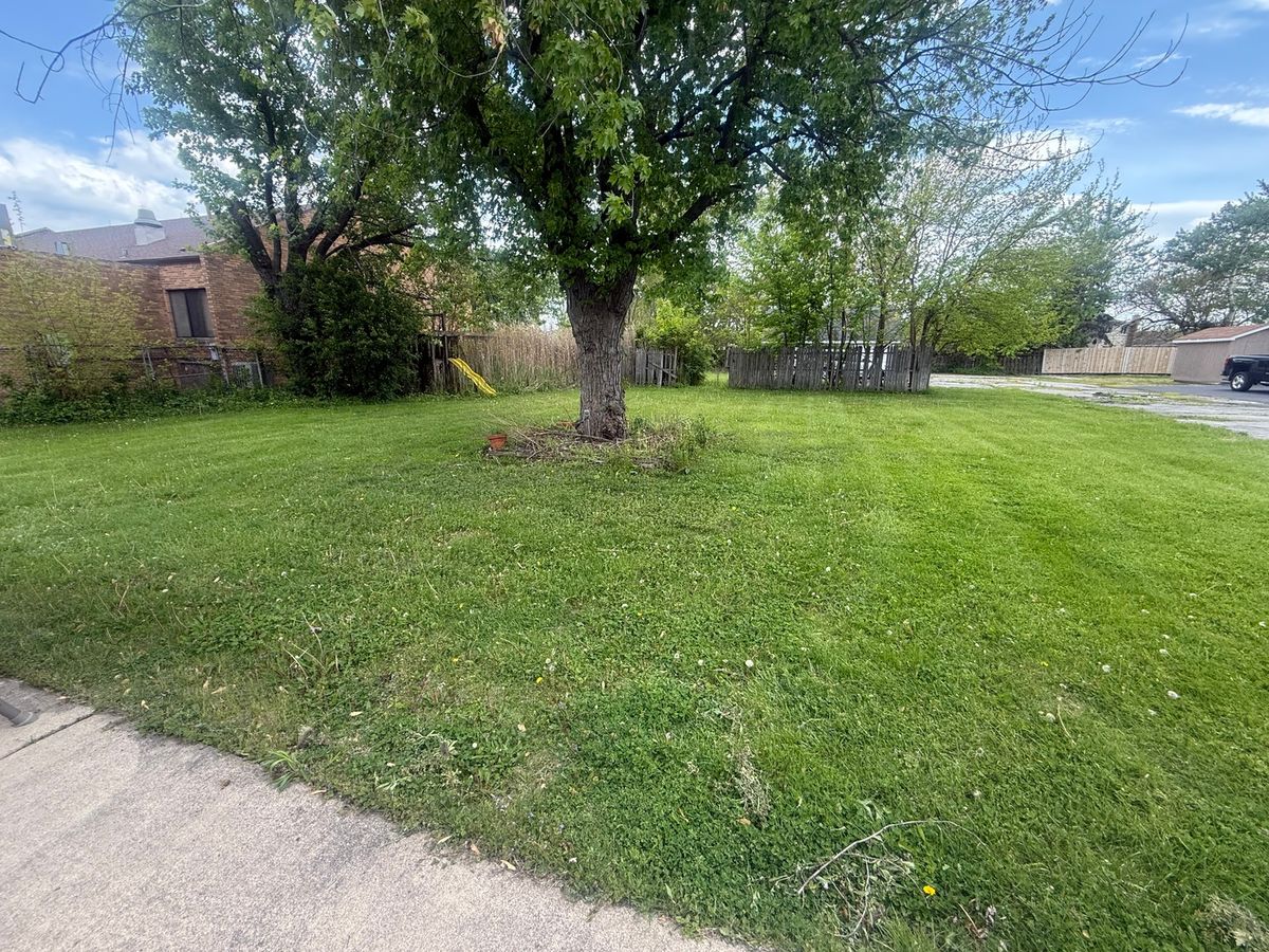 2869 Glenwood Lansing Road, Lynwood, IL 60411