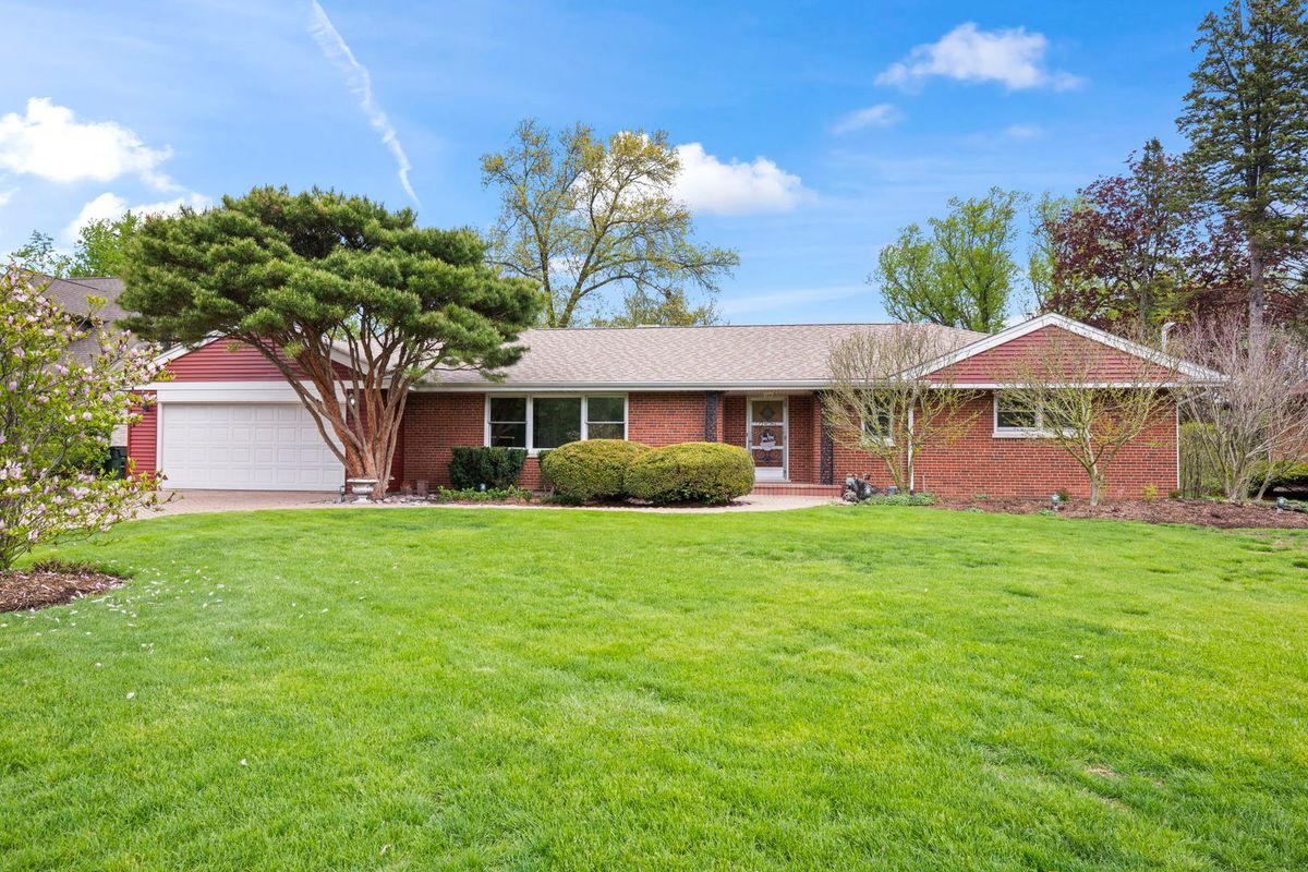 412 W Camp McDonald Road, Prospect Heights, IL 60070