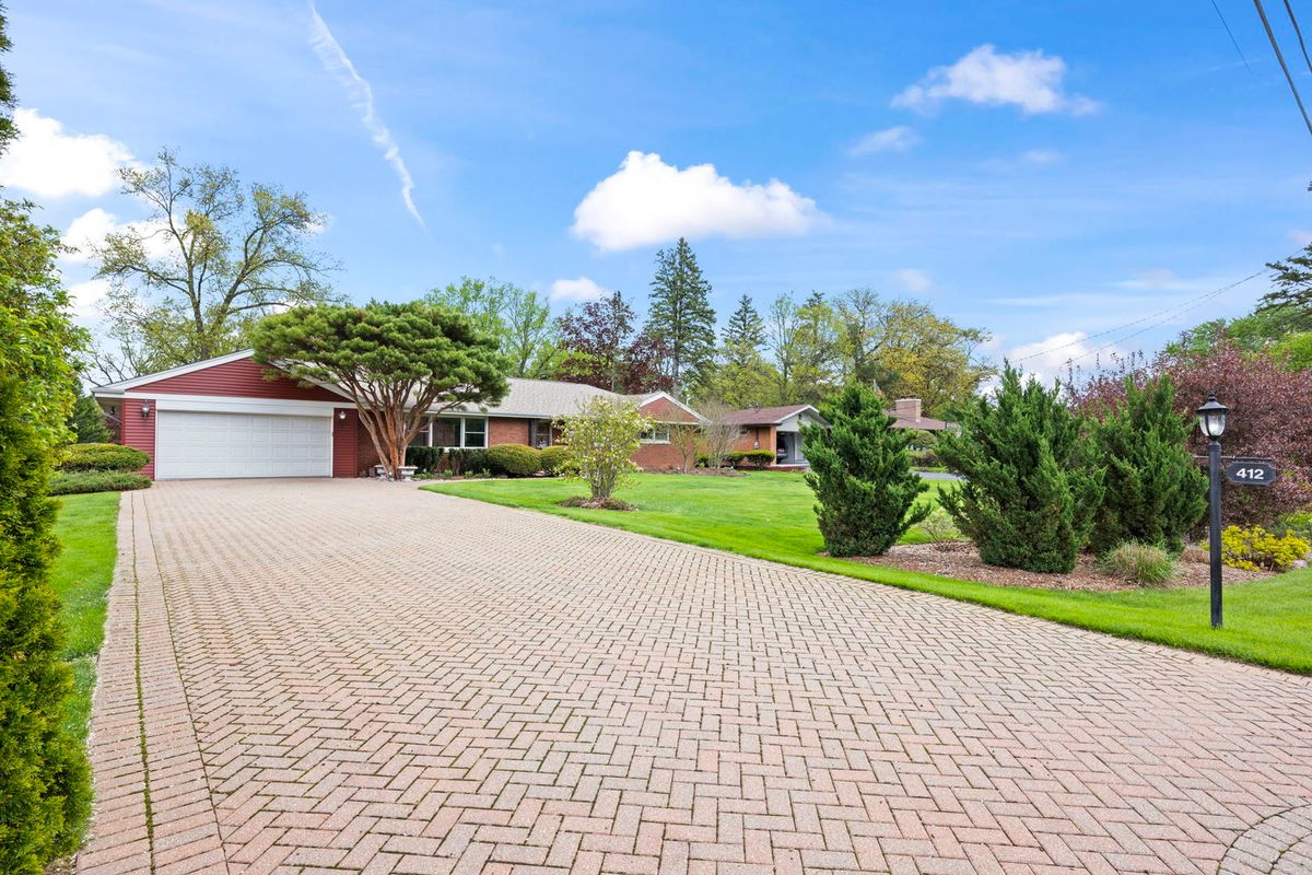412 W Camp McDonald Road, Prospect Heights, IL 60070