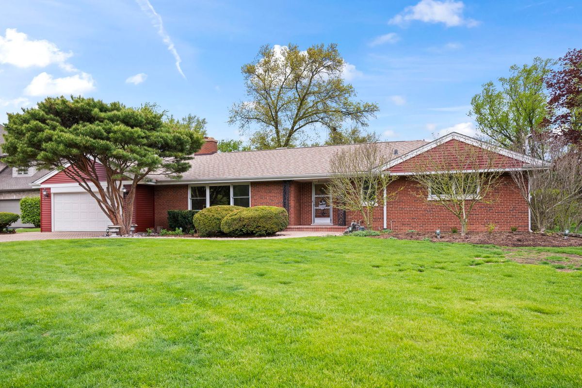 412 W Camp McDonald Road, Prospect Heights, IL 60070