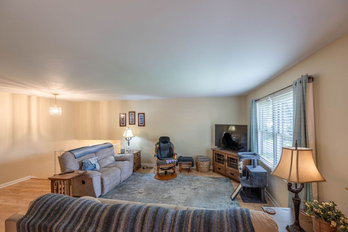 520 S 15th Court, St. Charles, IL 60174