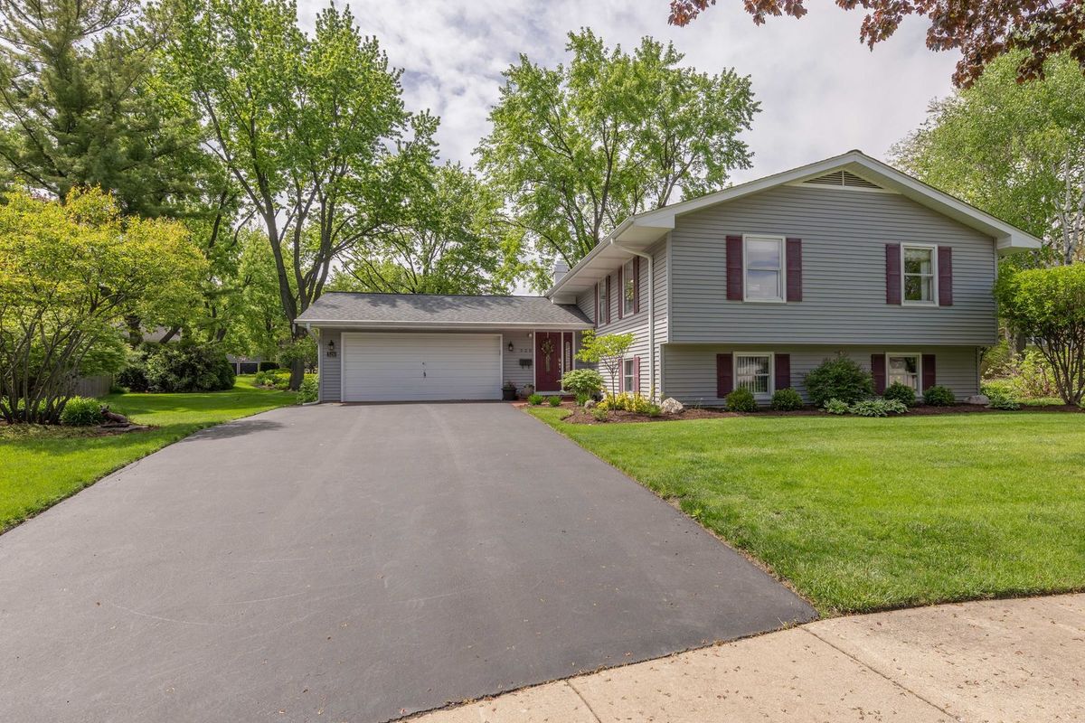 520 15th Court, St. Charles, IL 60174