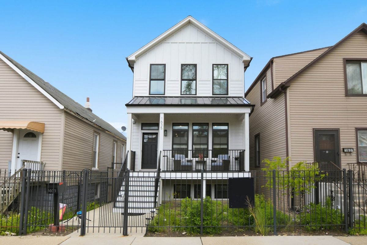 1635 Central Park Avenue, Chicago, IL 60647