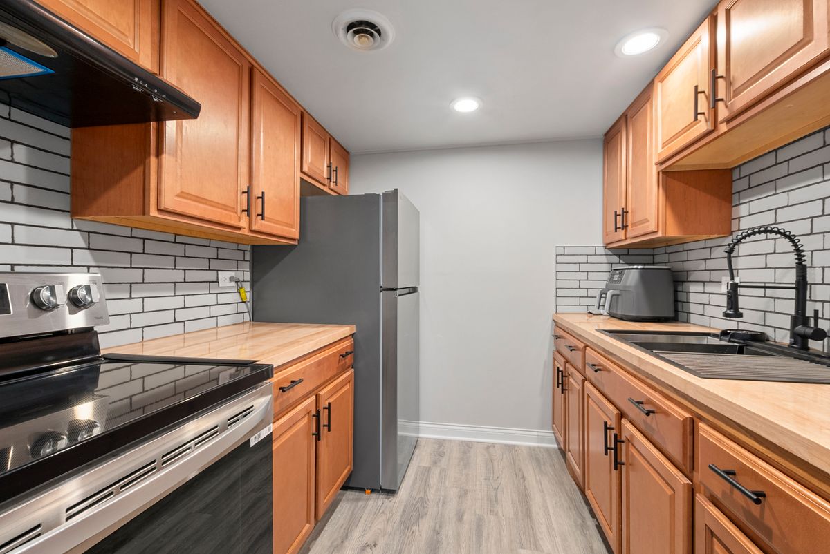 3240 N Manor Drive #130, Lansing, IL 60438