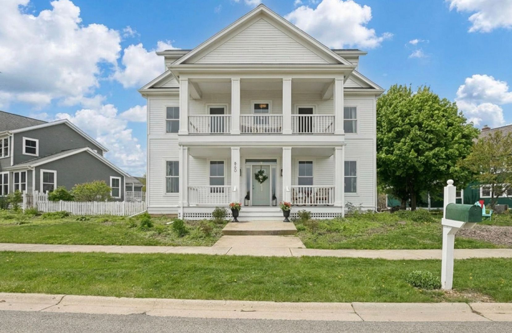 860 Blazing Star Road — Grayslake, IL 60030