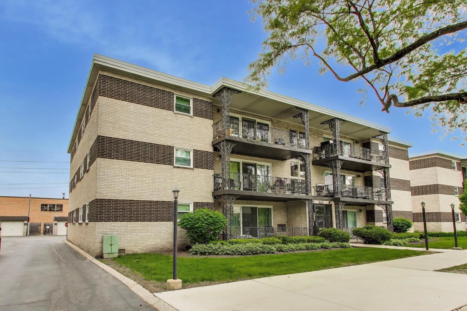 925 S 8th Avenue #12 — La Grange, IL 60525