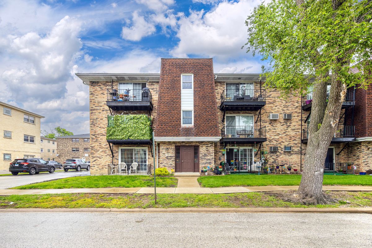 7008 Oconnell Drive, Chicago Ridge, IL 60415