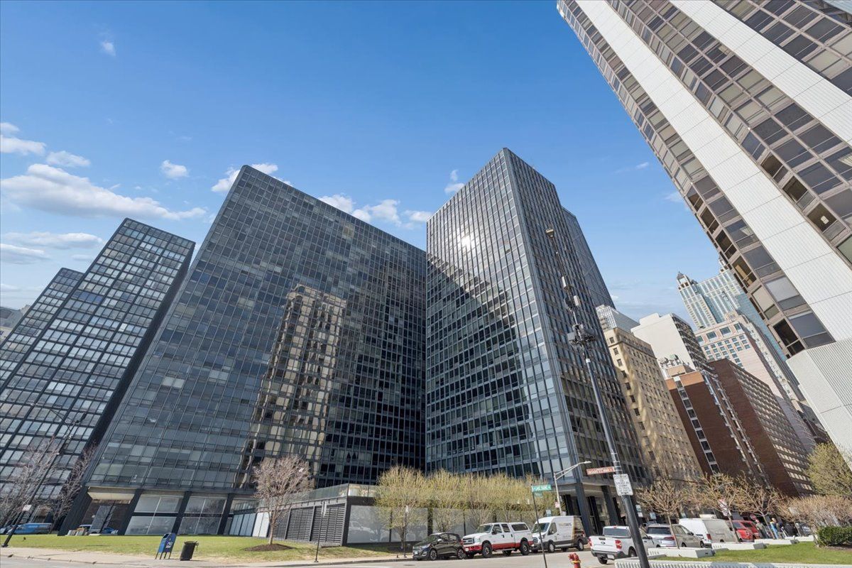 910 N LAKE SHORE Drive #1415 — Chicago, IL 60611