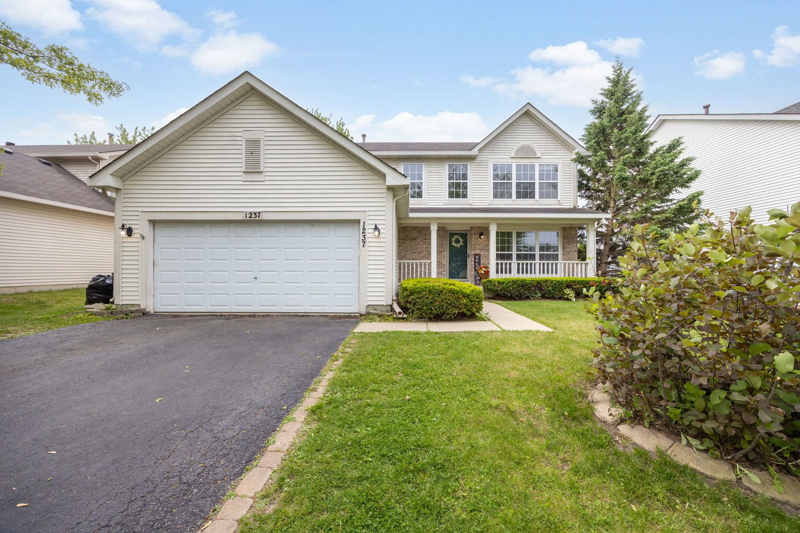 1237 E Greystone Drive — Round Lake Beach, IL 60073