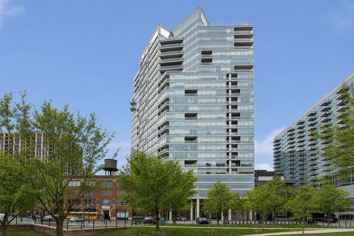 510 Erie Street, Chicago, IL 60654