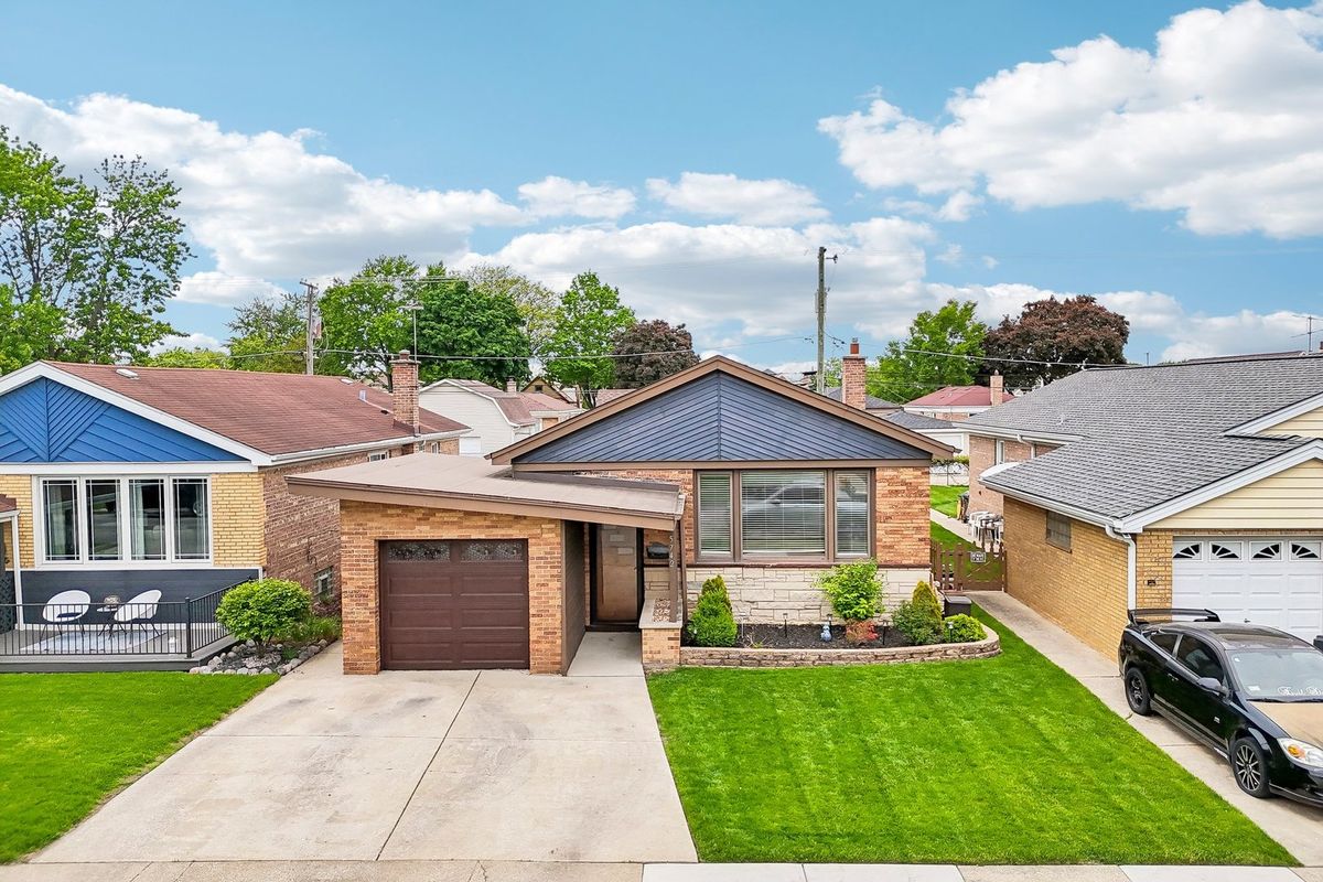 5742 Rutherford Avenue, Chicago, IL 60638