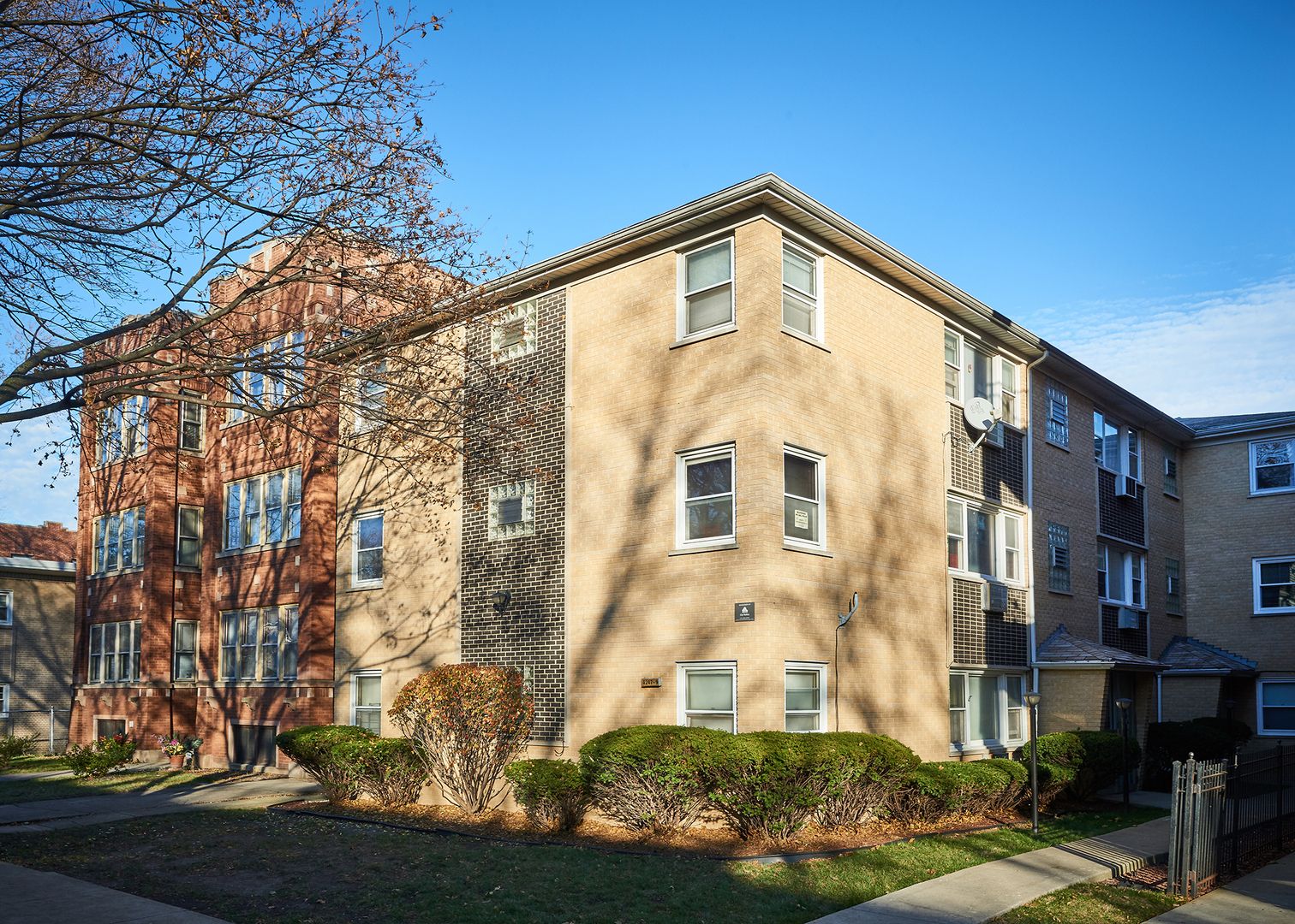 4247 N KEYSTONE Avenue #102 — Chicago, IL 60641