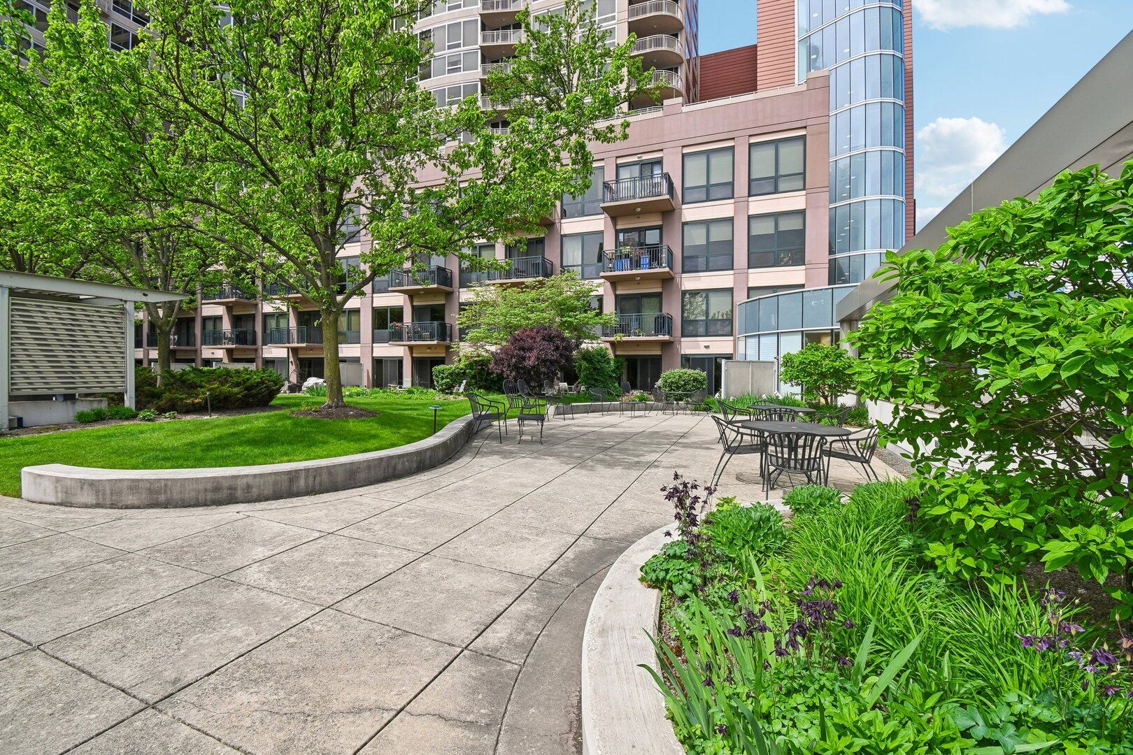 807 Davis Street #314 — Evanston, IL 60201