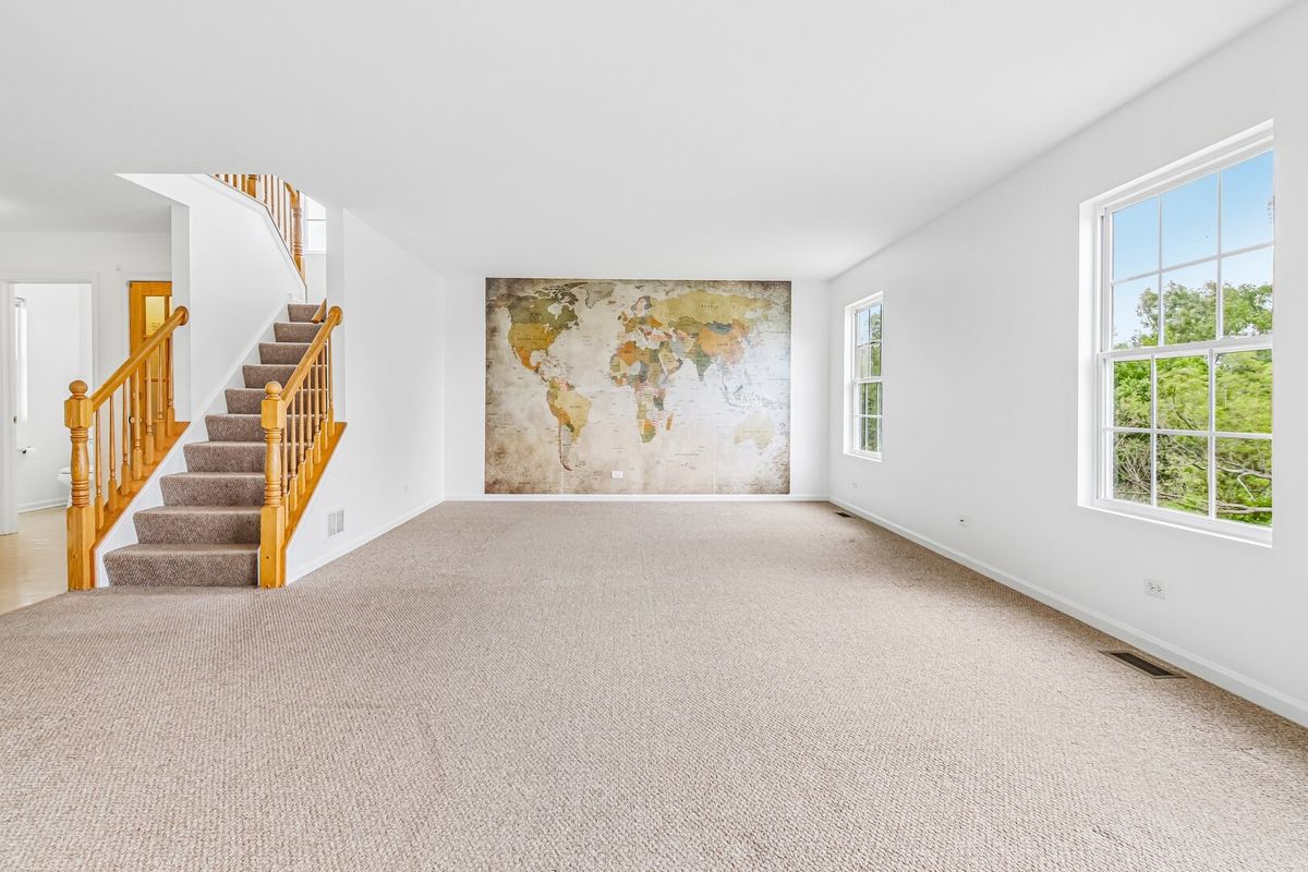 694 W Huron Hills Trail, Round Lake Heights, IL 60073