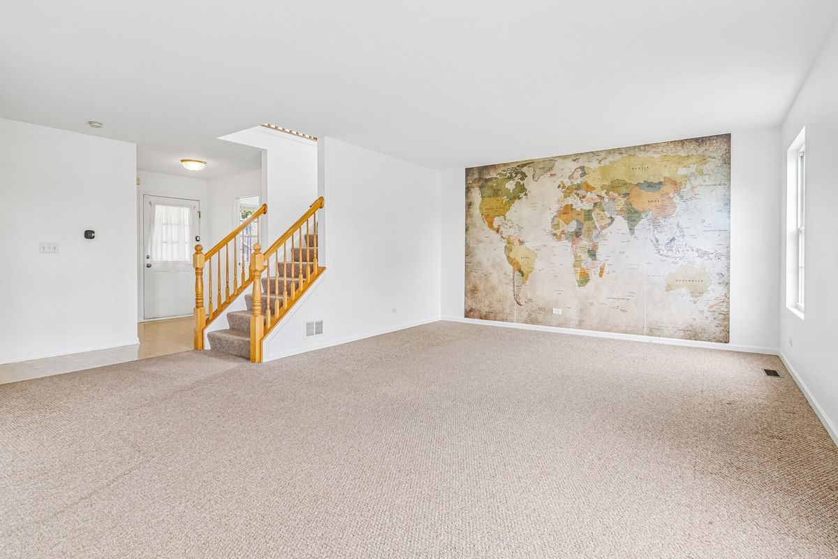 694 W Huron Hills Trail, Round Lake Heights, IL 60073