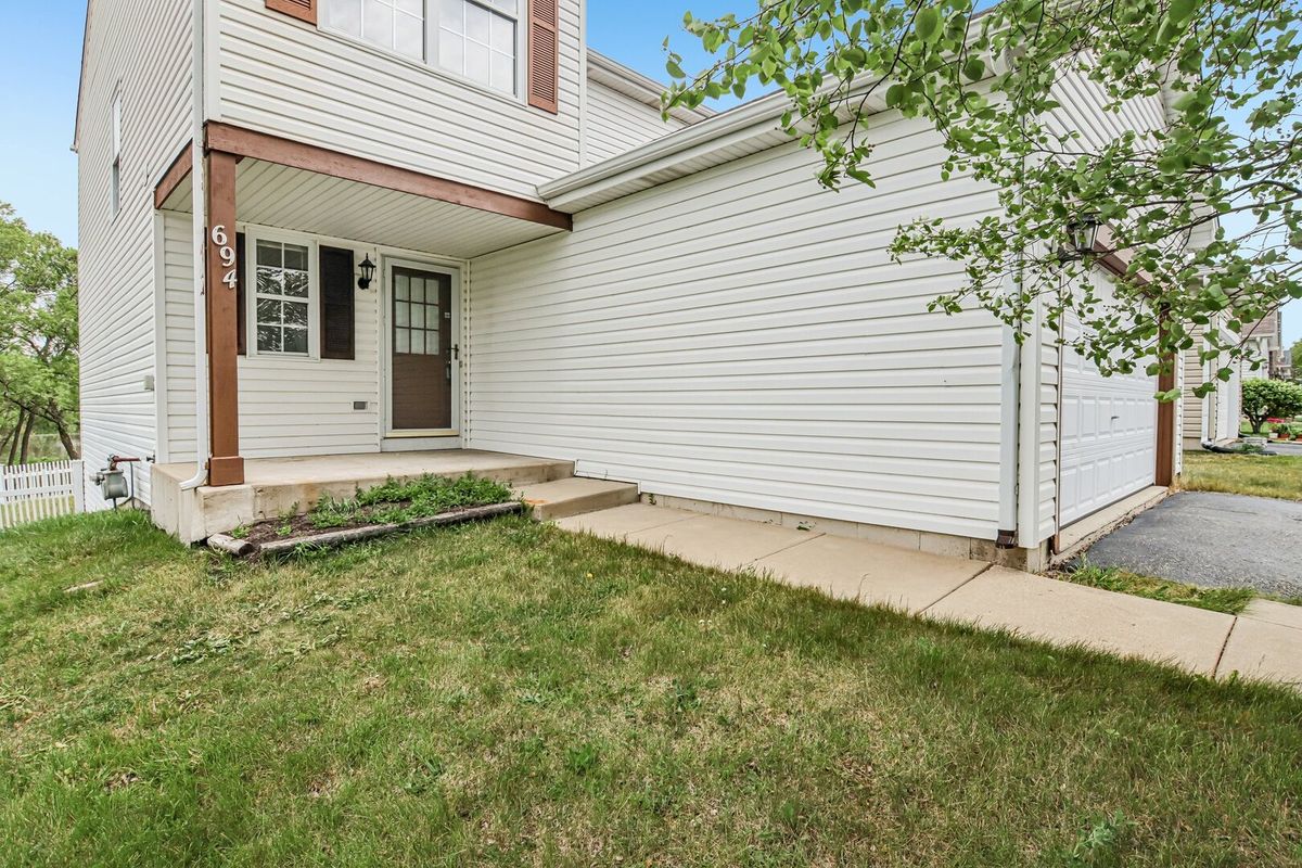 694 W Huron Hills Trail, Round Lake Heights, IL 60073