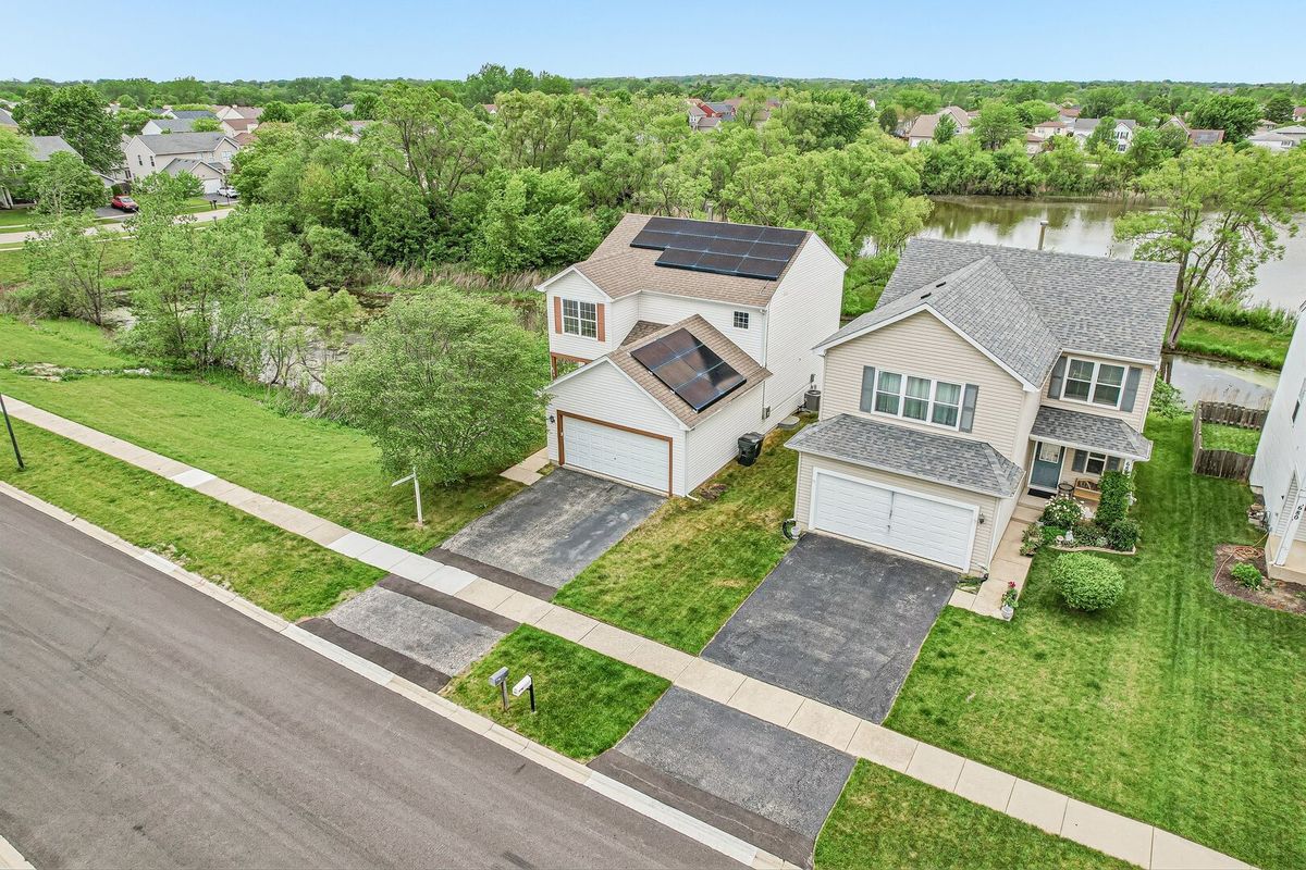 694 W Huron Hills Trail, Round Lake Heights, IL 60073
