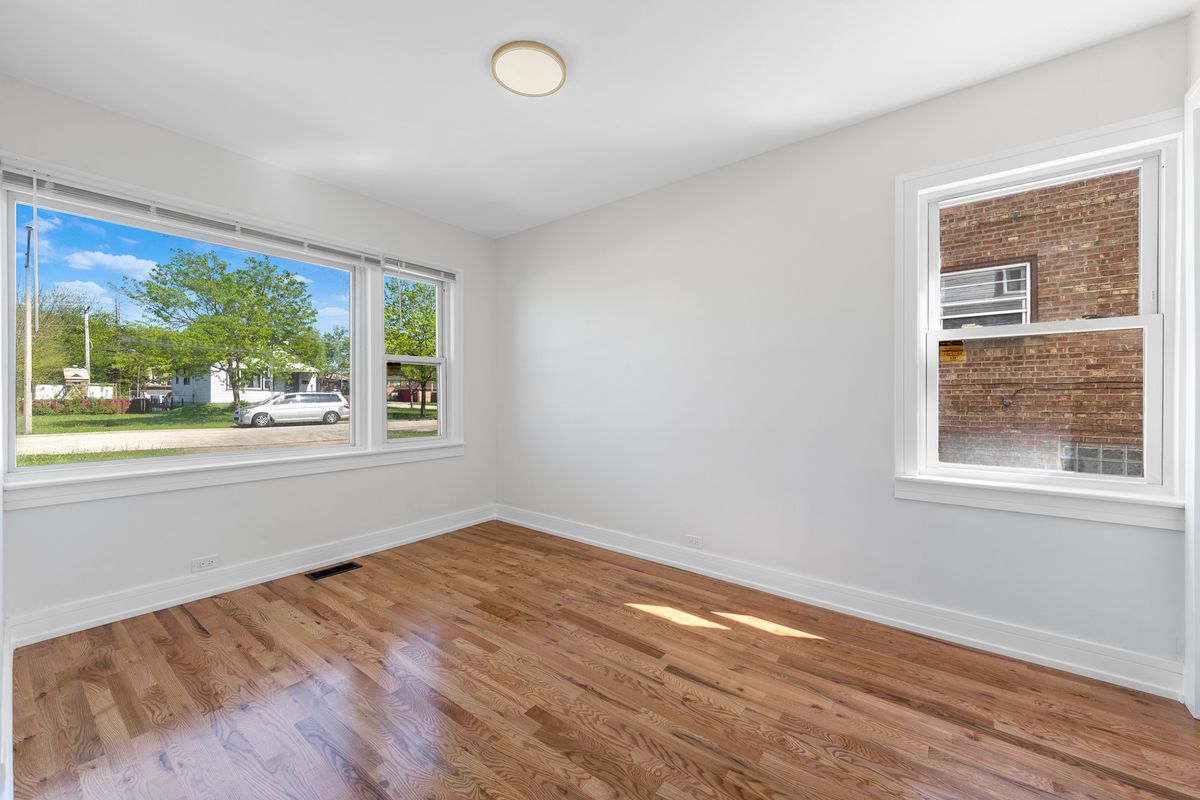 8742 S Washtenaw Avenue, Evergreen Park, IL 60805