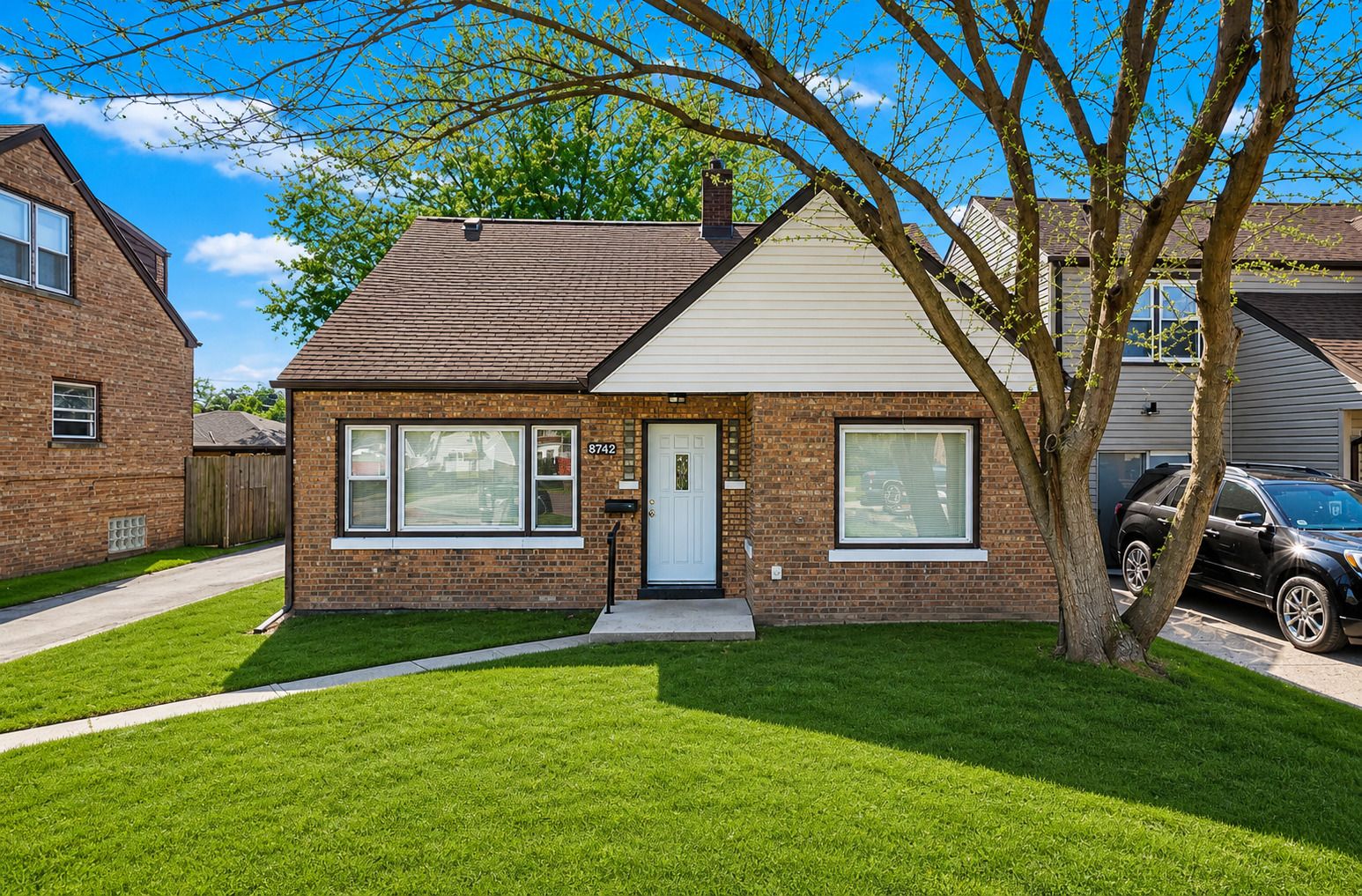 8742 S Washtenaw Avenue — Evergreen Park, IL 60805