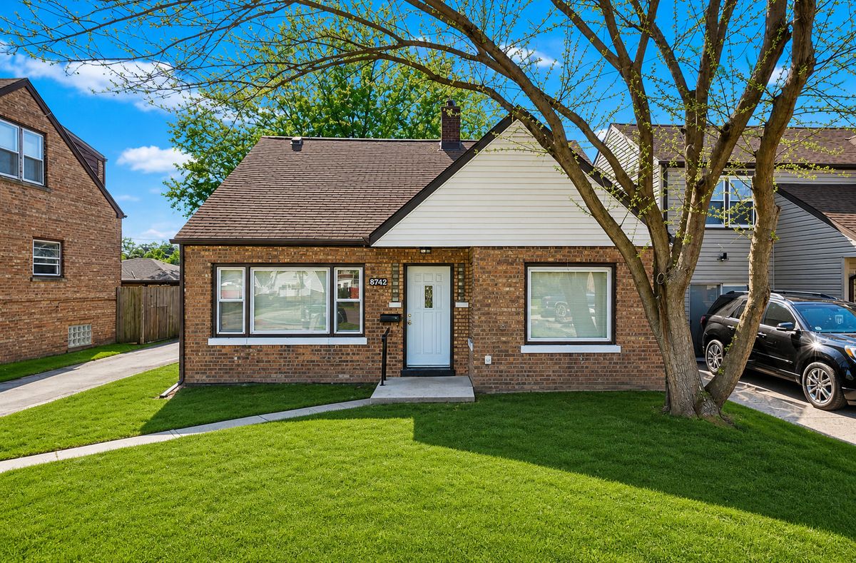 8742 Washtenaw Avenue, Evergreen Park, IL 60805