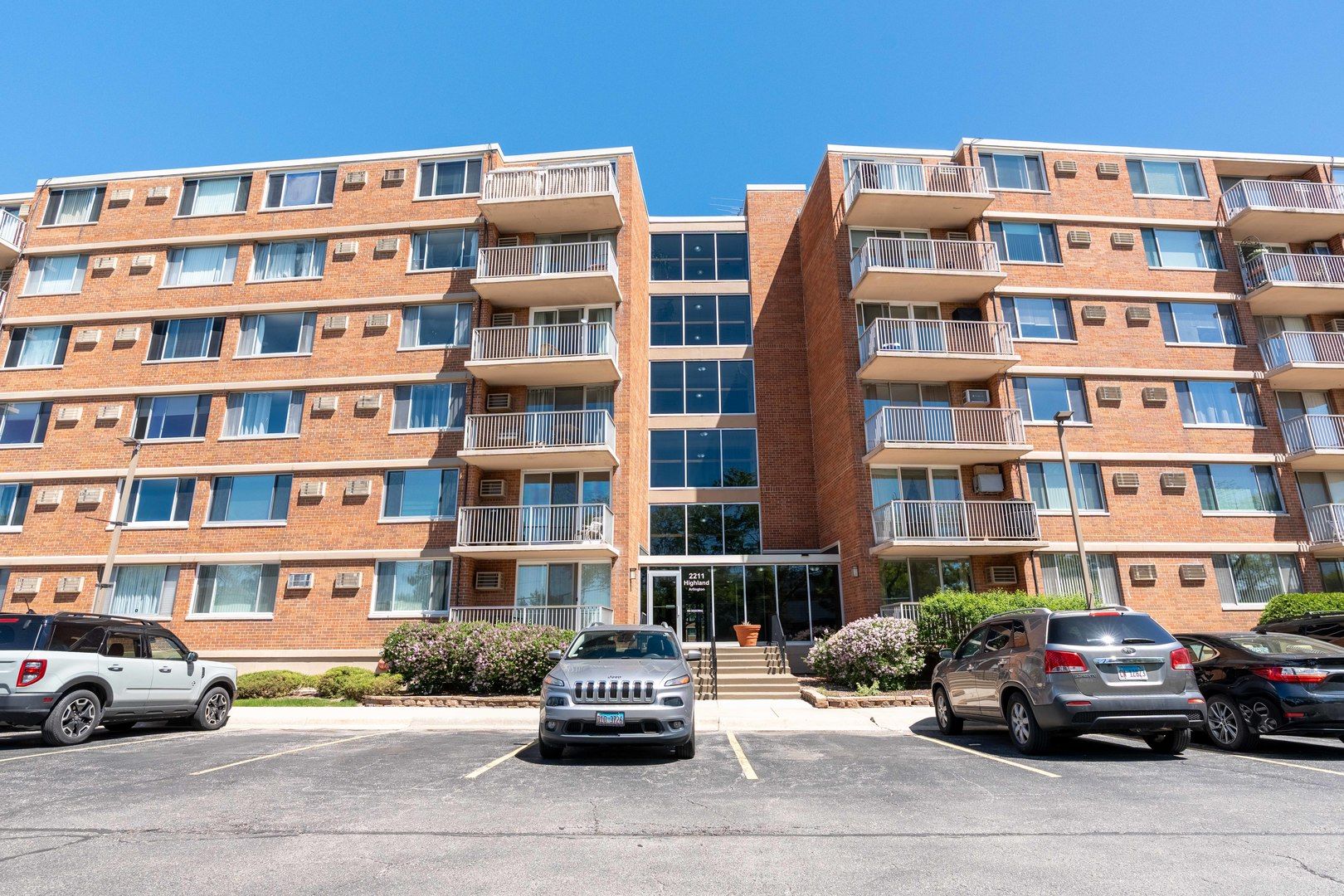 2211 S Highland Avenue #4B — Lombard, IL 60148