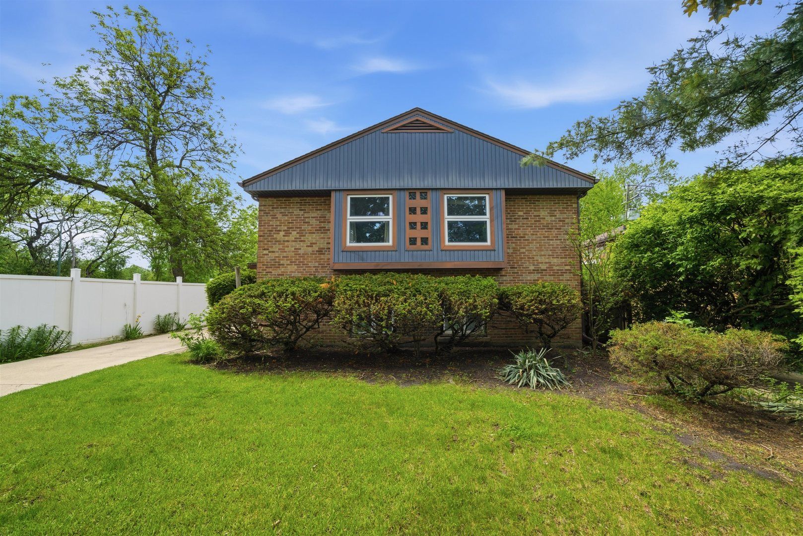 6006 N LAWNDALE Avenue — Chicago, IL 60659