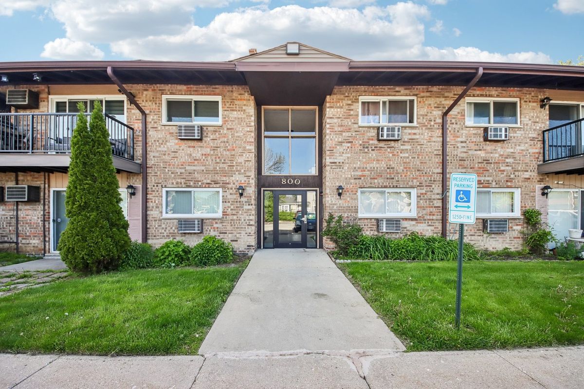 800 Old Willow Road, Prospect Heights, IL 60070