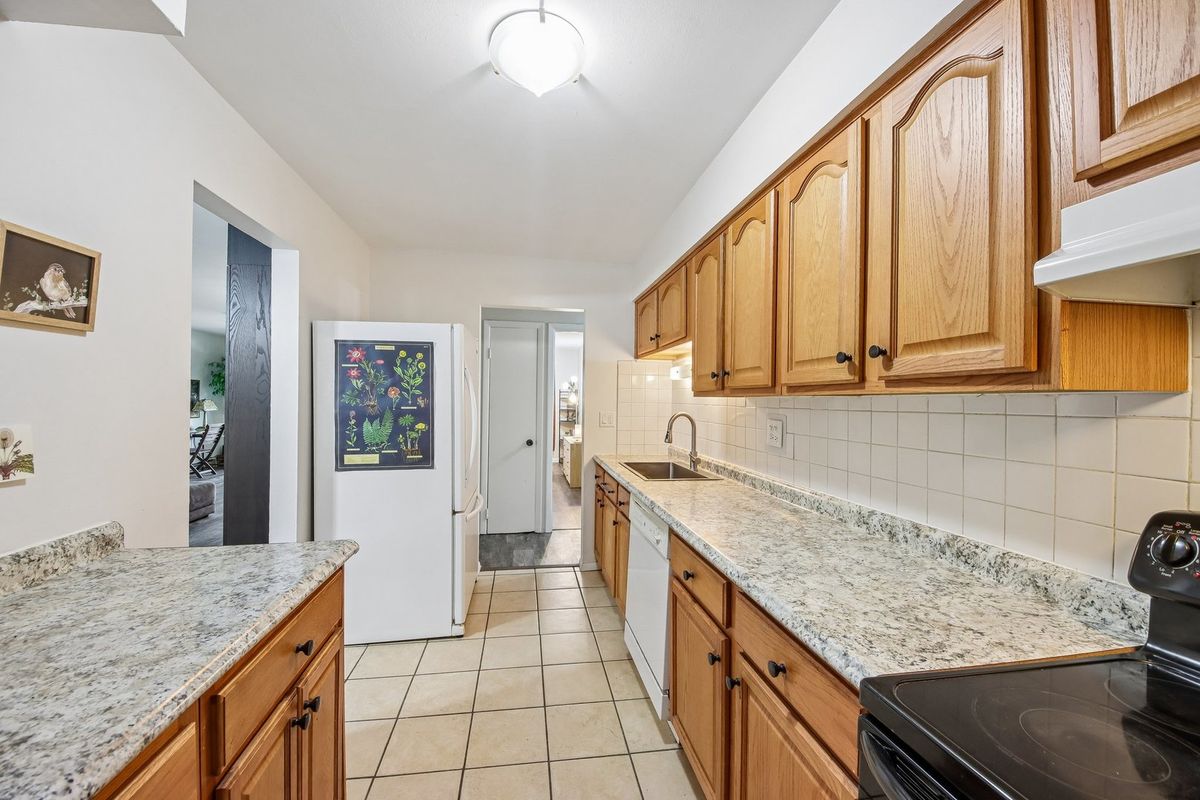800 E Old Willow Road #208, Prospect Heights, IL 60070