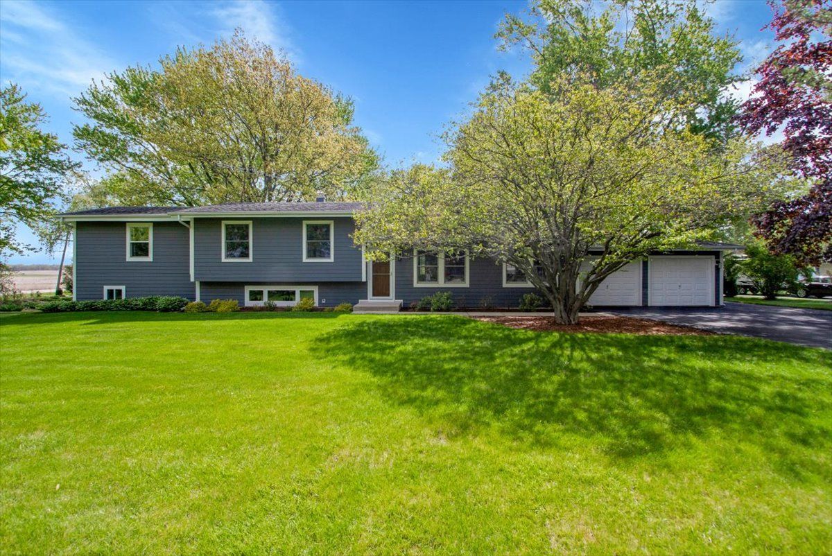 31471 Ranch Road, Grayslake, IL 60030