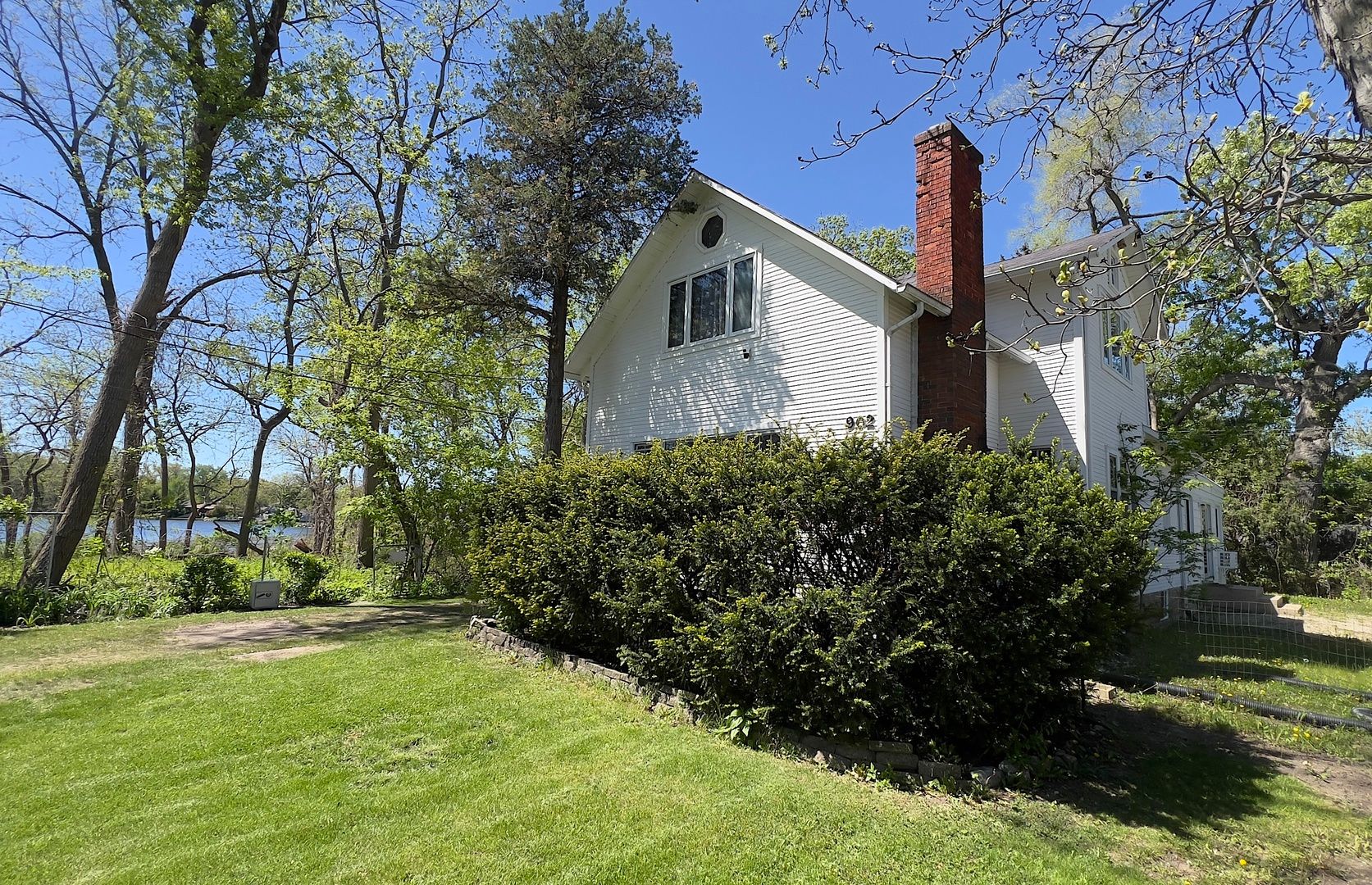 902 N Lake Shore Drive — Round Lake Beach, IL 60073